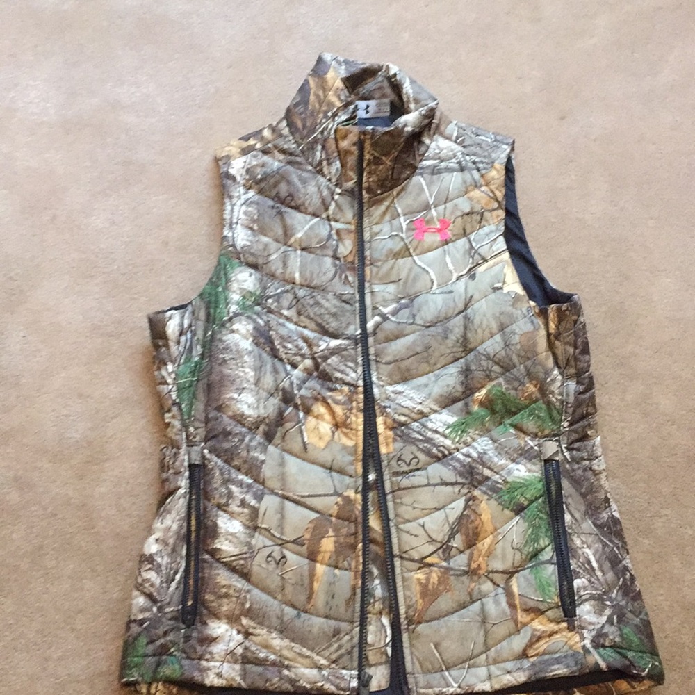 Women’s Under Armour realtree  camoflauge vest